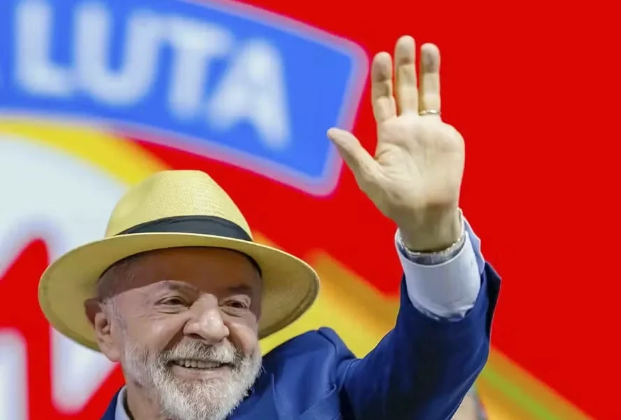 AtlasIntel/Bloomberg: Lula amplia ainda mais a vantagem sobre Flávio Bolsonaro na disputa presidencial