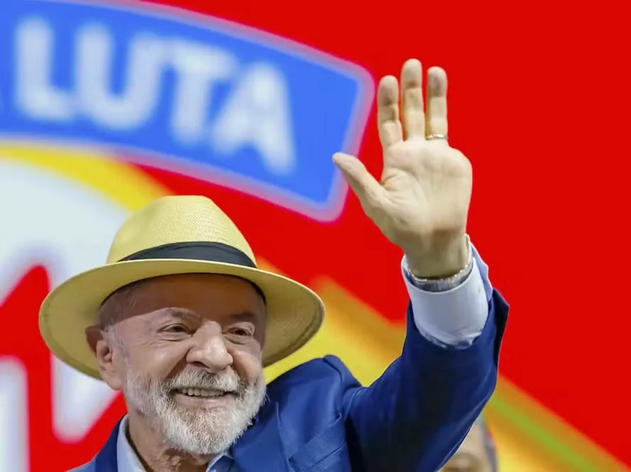 AtlasIntel/Bloomberg: Lula amplia ainda mais a vantagem sobre Flávio Bolsonaro na disputa presidencial