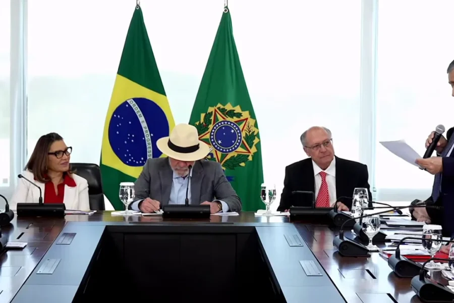 “PIX Pensão”: Lula sanciona lei que vai beneficiar milhões de famílias