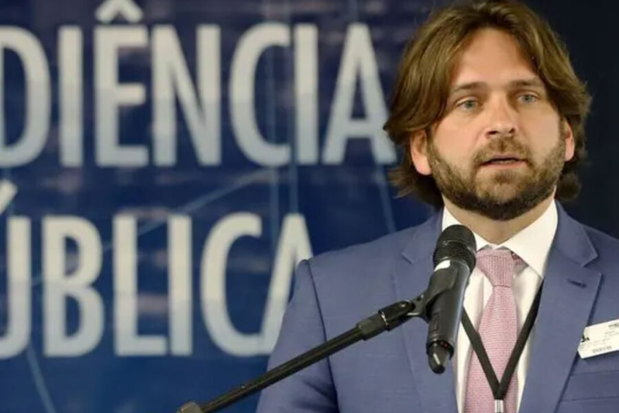 Flávio Bolsonaro escolhe advogado que escancarou crise no governo Bolsonaro para ser coordenador de campanha