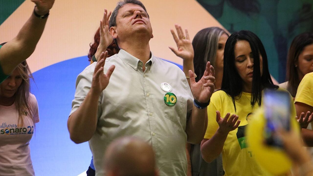 Governo de SP contrata Universal sem contrato e sem licitação