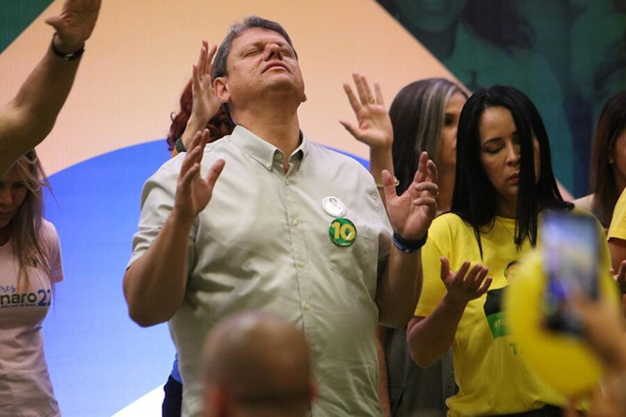 Governo de SP contrata Universal sem contrato e sem licitação
