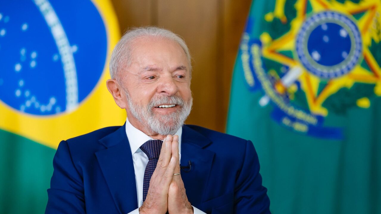 Pesquisa Quaest: Lula lidera corrida presidencial; Brasileiros rejeitam volta da família Bolsonaro