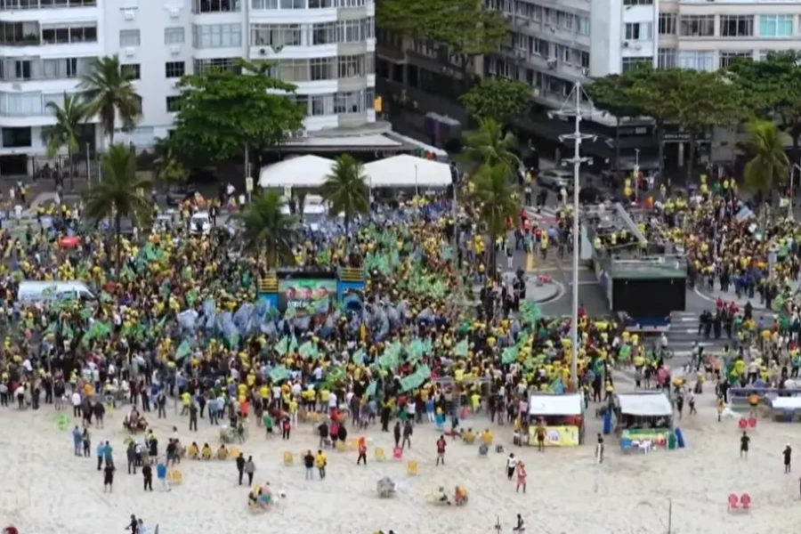 FLOPOU: Flávio Bolsonaro lança campanha no Rio em ato esvaziado e aposta no nome do pai