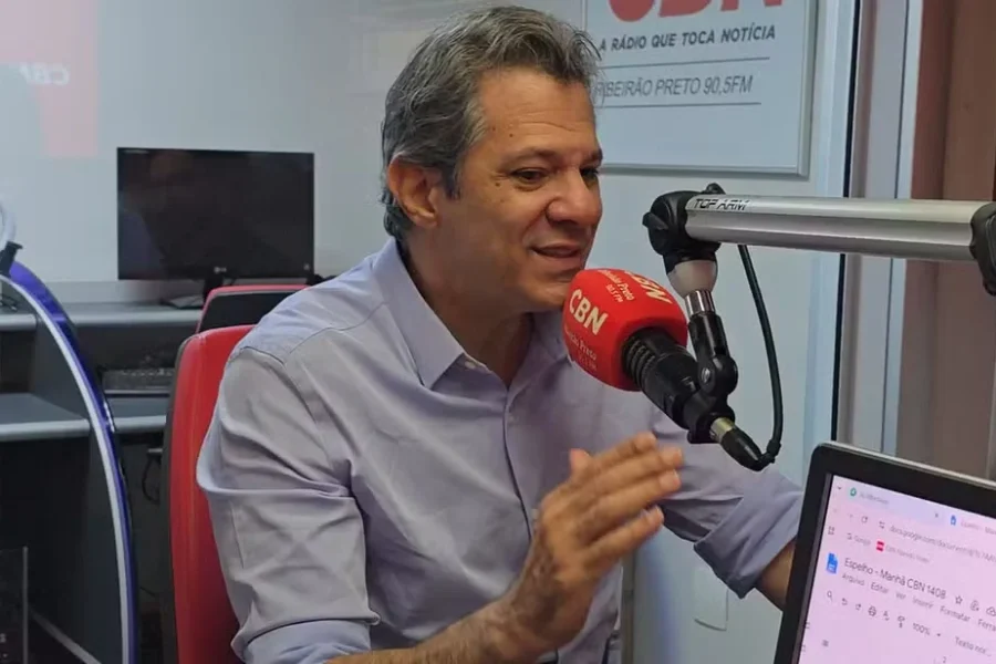 Haddad encurrala Tarcísio sobre “taxa das blusinhas”: “Foi ele quem começou a cobrar”