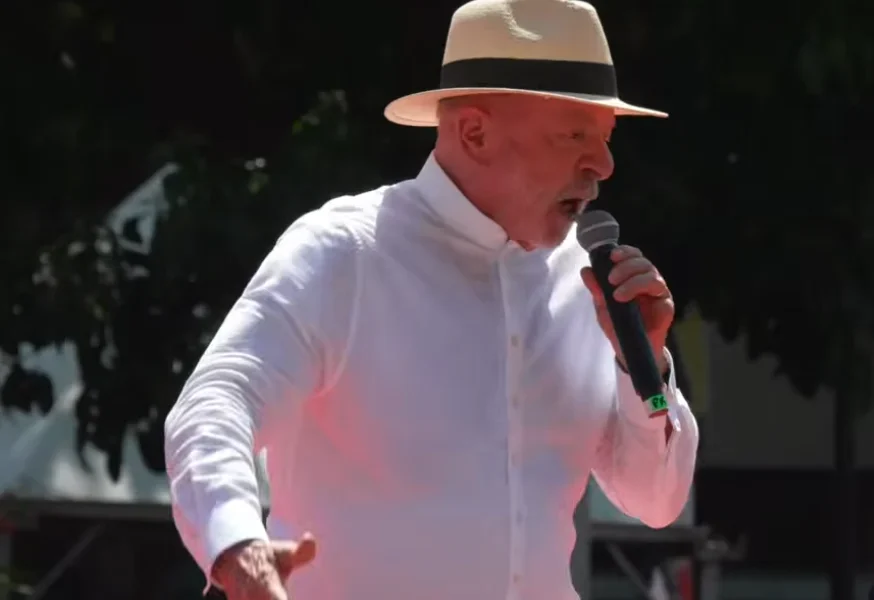 LULA CHAMA O POVO PRA RUA CONTRA O RETROCESSO ANUNCIADO POR FLÁVIO BOLSONARO