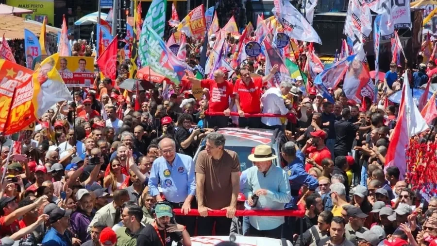 Lula desembarca em SP e reúne Haddad, Alckmin, Marina e Tebet em caminhada na Zona Leste