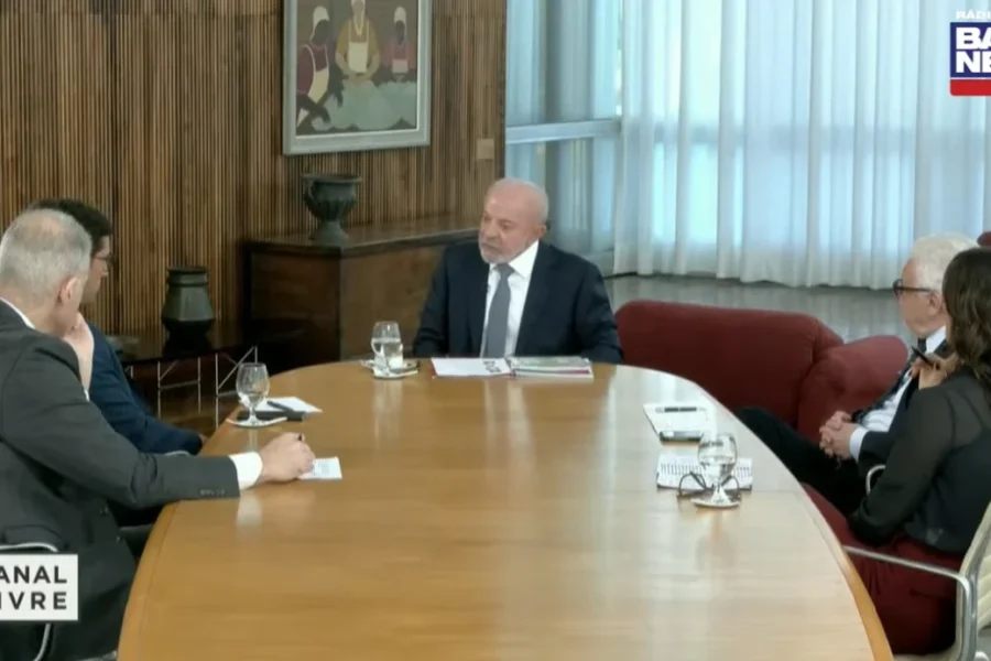 CANAL LIVRE: LULA FALA SOBRE LOBISTAS, LULINHA, VORCARO E DEFENDE REFORMA POLÍTICA