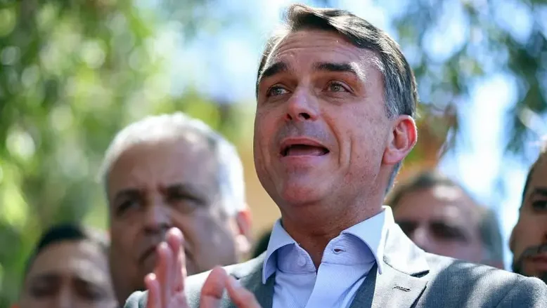 CHÁ-REVELAÇÃO DE FLÁVIO BOLSONARO: ALIADOS ENTREGAM O PLANO DA “MUDANÇA”