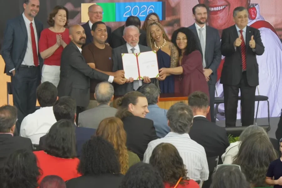 NOME LIMPO NA PRAÇA: LULA ANUNCIA PERDÃO DE R$ 12,6 BILHÕES EM DÍVIDAS DE MEIs;