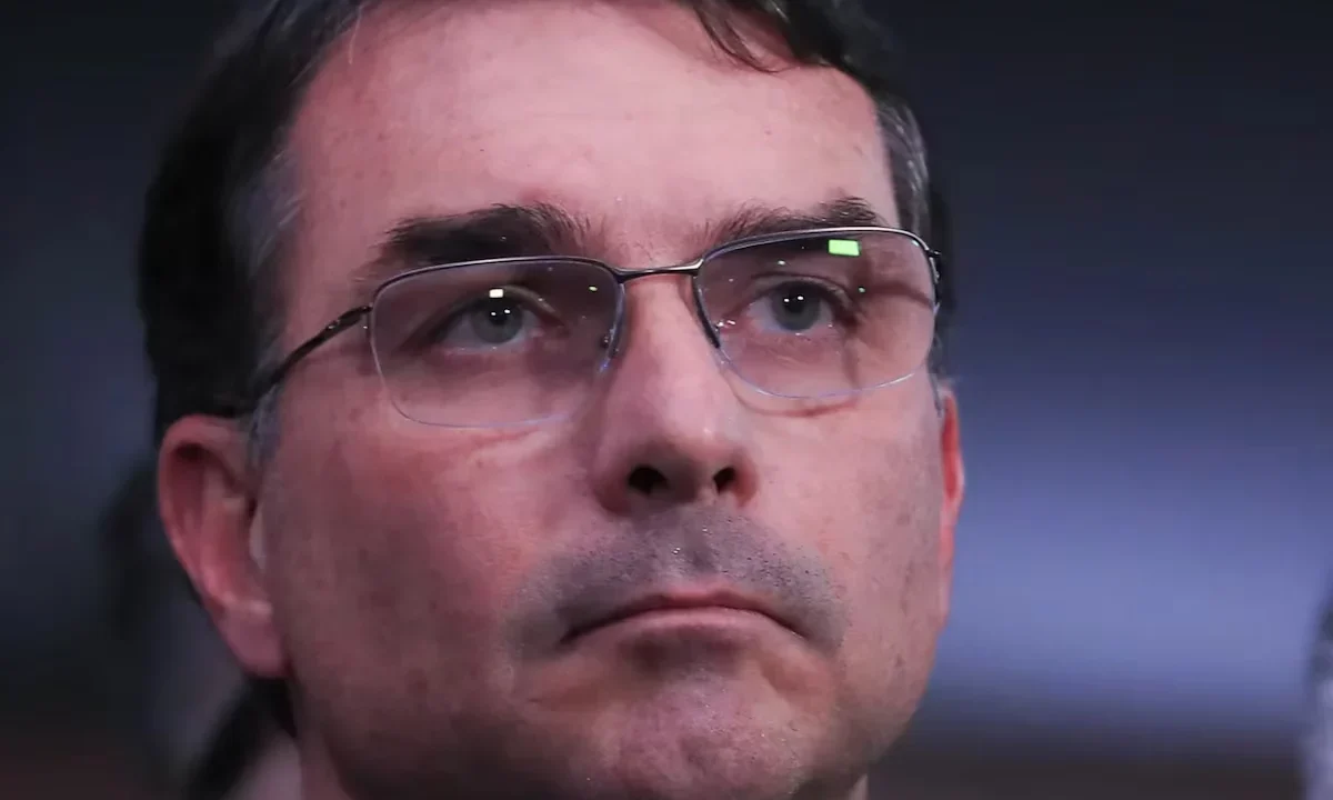 QUAEST: CRESCE O MEDO DA VOLTA DO BOLSONARISMO NO BRASIL E REJEIÇÃO A FLÁVIO BOLSONARO