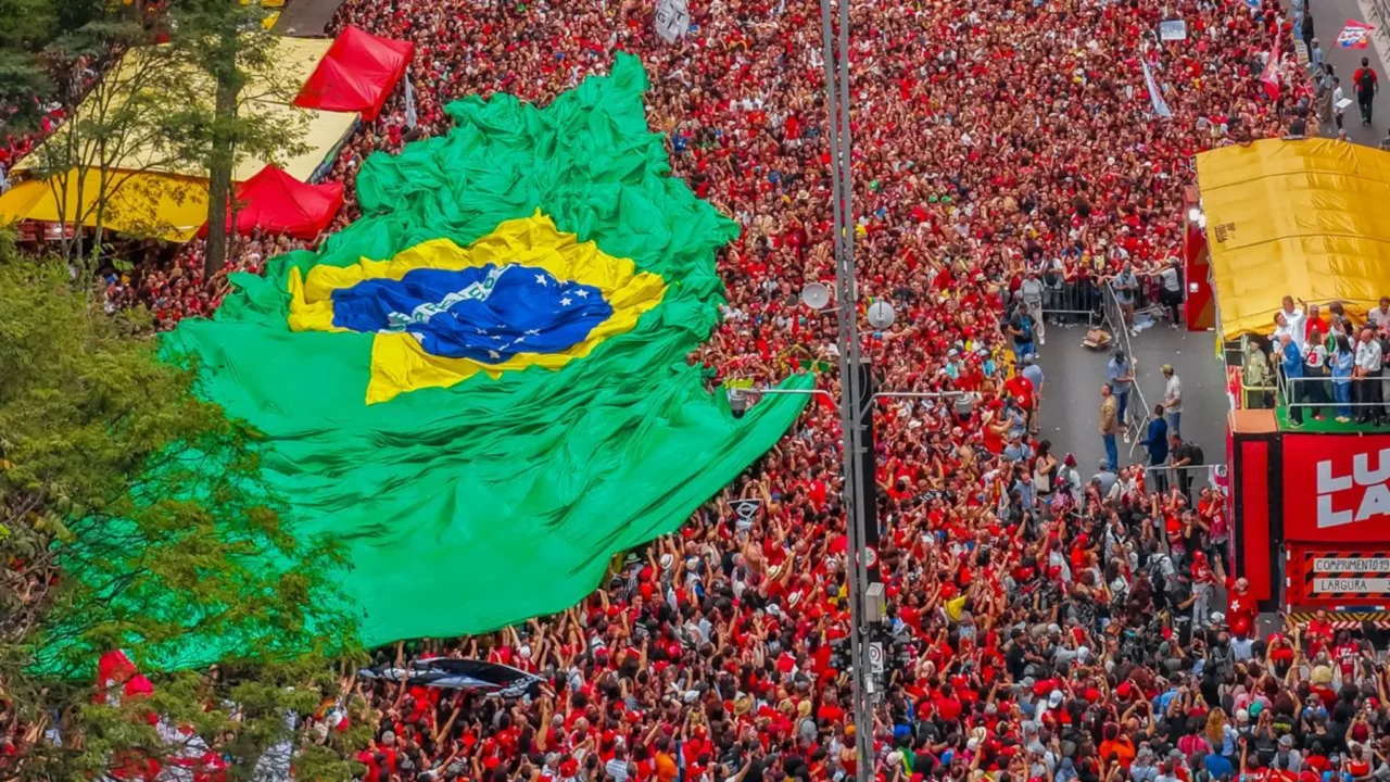 A GRANDE ONDA: LULA LEVA MULTIDÃO EM QUASE TODAS AS CAPITAIS NO ÚLTIMO ATO