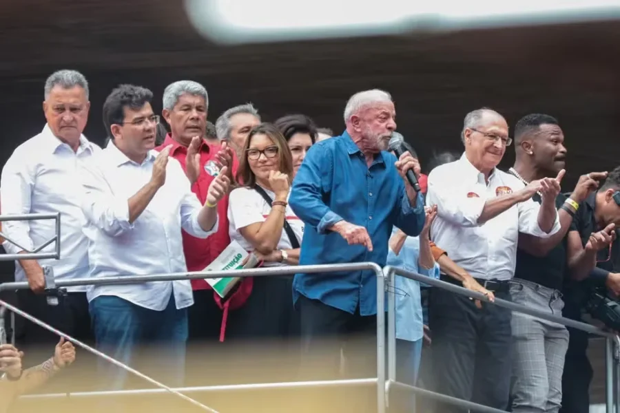 LULA CHAMA DECISÃO DE NUNES MARQUES DE TENDENCIOSA; ALA DO STF VÊ INTERFERÊNCIA