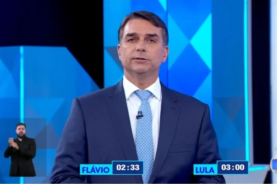 DEBATE: FLÁVIO BOLSONARO DEFENDEU PM QUE MATOU A MENINA ANA CLARA DE 5 ANOS