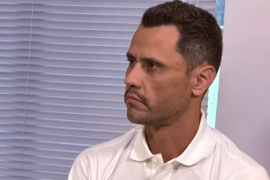 CLEITINHO ABRE ‘GUERRA’ CONTRA FLÁVIO BOLSONARO SOBRE O FIM DA ESCALA 6X1