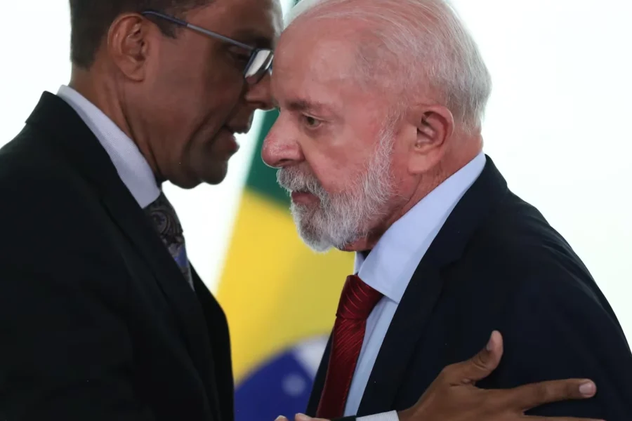 OTONI DE PAULA PEDE DESCULPA E DECLARA VOTO AO PRESIDENTE LULA