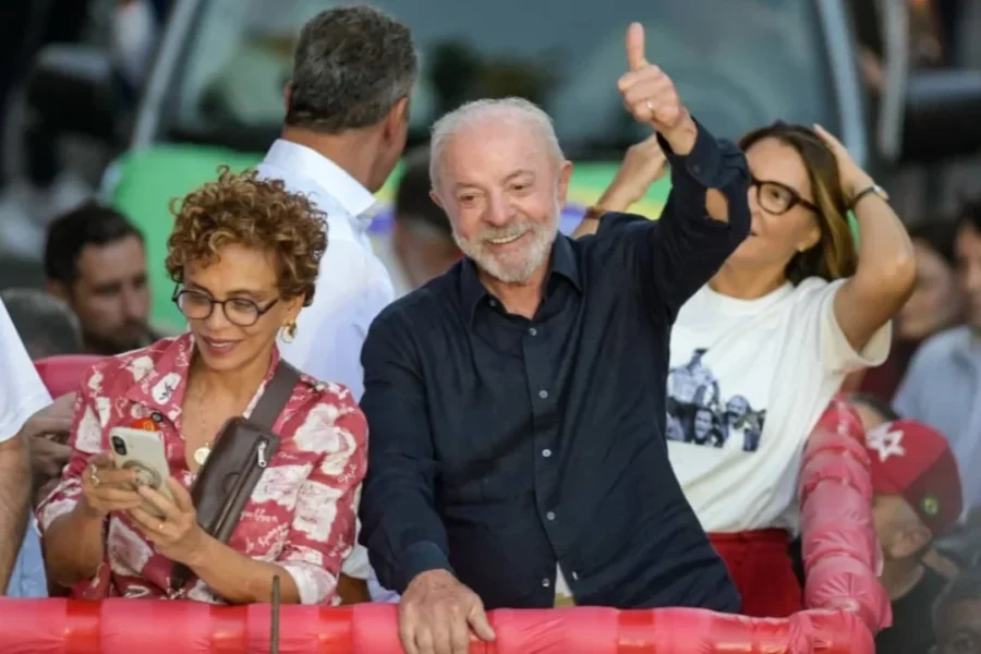 200 MIL PESSOAS: MULTIDÃO TOMA AS RUAS DE BH PARA RECEBER PRESIDENTE LULA